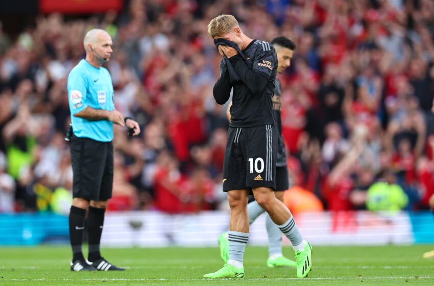 MANCHESTER, ENGLAND - SEPTEMBER 04: A dejected Emile Smith Rowe of Arsenal during the Premier League match between Manchester United and Arsenal FC at Old Trafford on September 4, 2022 in Manchester, United Kingdom. (Photo by Robbie Jay Barratt - AMA/Getty Images)