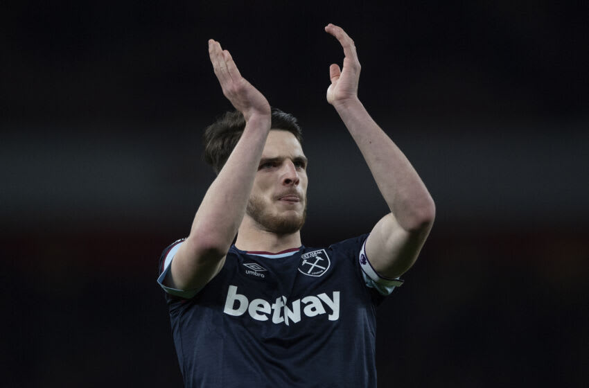 LONDON, ENGLAND - DECEMBER 15: Declan Rice of West Ham applauds the West Ham United fans after the Premier League match between Arsenal and West Ham United at Emirates Stadium on December 15, 2021 in London, England. (Photo by Visionhaus/Getty Images)
