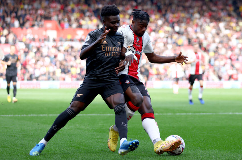SOUTHAMPTON, ENGLAND - OCTOBER 23: Mohammed Salisu of Southampton battles for possession with Bukayo Saka of Arsenal during the Premier League match between Southampton FC and Arsenal FC at Friends Provident St. Mary's Stadium on October 23, 2022 in Southampton, England. (Photo by Bryn Lennon/Getty Images)