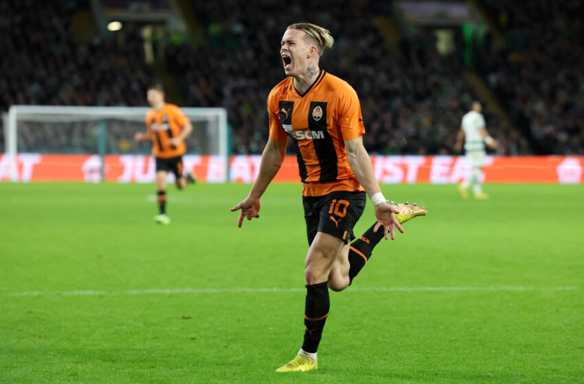 GLASGOW, SCOTLAND - OCTOBER 25: Mykhaylo Mudryk of Shakhtar Donetsk celebrates scoring their side's first goal during the UEFA Champions League group F match between Celtic FC and Shakhtar Donetsk at Celtic Park on October 25, 2022 in Glasgow, Scotland. (Photo by Ian MacNicol/Getty Images)