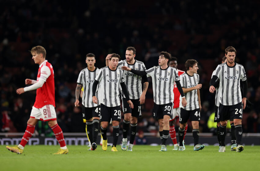 LONDON, ENGLAND - DECEMBER 17: Juventus celebrate scoring the first goal during the friendly between Arsenal and Juventus at Emirates Stadium on December 17, 2022 in London, England. (Photo by Ryan Pierse/Getty Images)