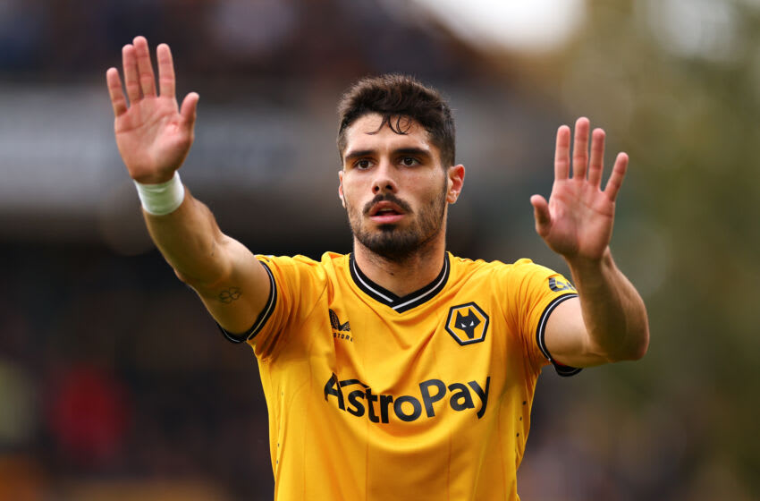WOLVERHAMPTON, ENGLAND - SEPTEMBER 30: Pedro Neto of Wolverhampton Wanderers during the Premier League match between Wolverhampton Wanderers and Manchester City at Molineux on September 30, 2023 in Wolverhampton, England. (Photo by Robbie Jay Barratt - AMA/Getty Images)