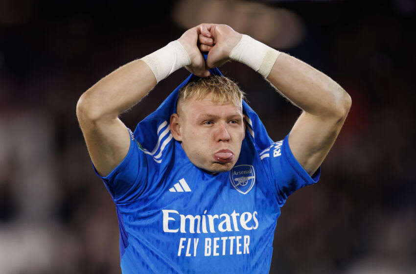 LONDON, ENGLAND - NOVEMBER 1: Aaron Ramsdale of Arsenal reacts after the Carabao Cup Fourth Round match between West Ham United and Arsenal at London Stadium on November 1, 2023 in London, England. (Photo by Marc Atkins/Getty Images)