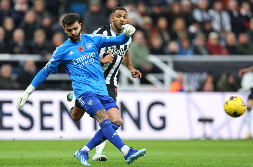 NEWCASTLE UPON TYNE, ENGLAND - NOVEMBER 4: David Raya of Arsenal during the Premier League match between Newcastle United and Arsenal FC at St. James Park on November 4, 2023 in Newcastle upon Tyne, England. (Photo by Robbie Jay Barratt - AMA/Getty Images)